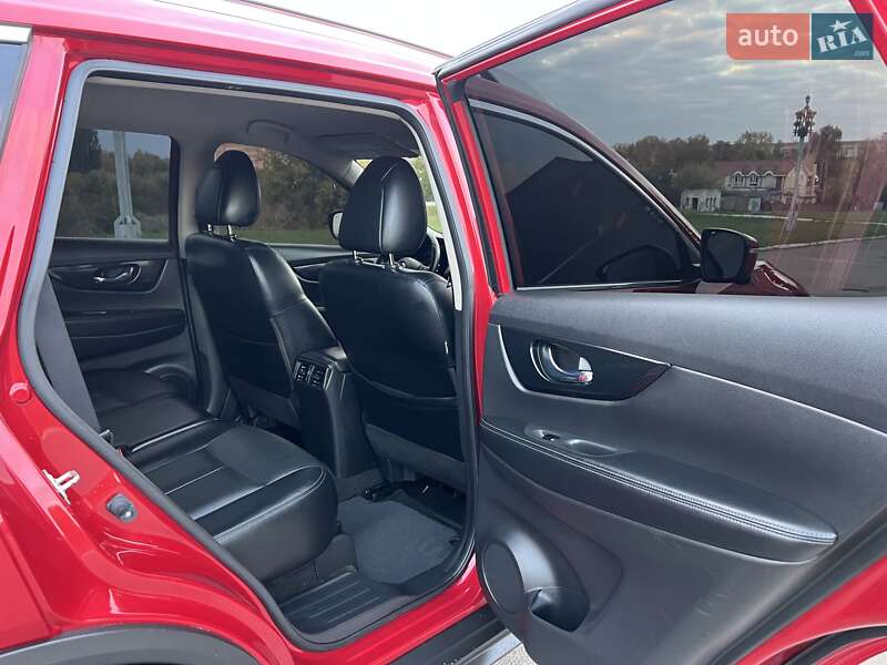 Внедорожник / Кроссовер Nissan Rogue 2017 в Ровно