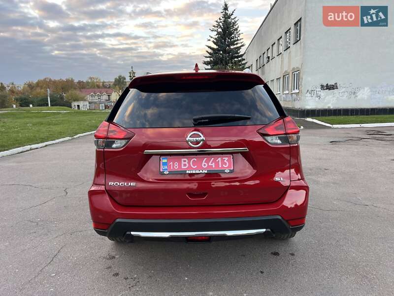 Внедорожник / Кроссовер Nissan Rogue 2017 в Ровно