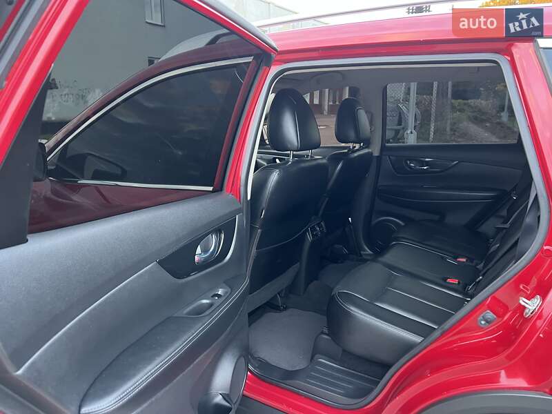 Внедорожник / Кроссовер Nissan Rogue 2017 в Ровно