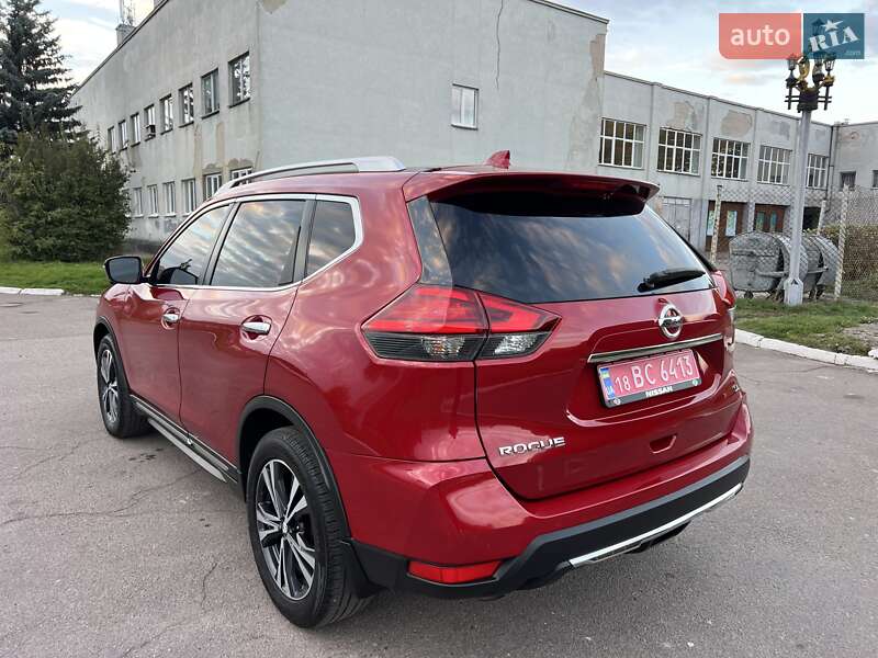 Внедорожник / Кроссовер Nissan Rogue 2017 в Ровно