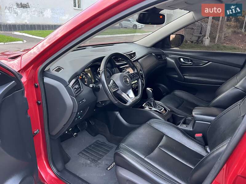 Внедорожник / Кроссовер Nissan Rogue 2017 в Ровно