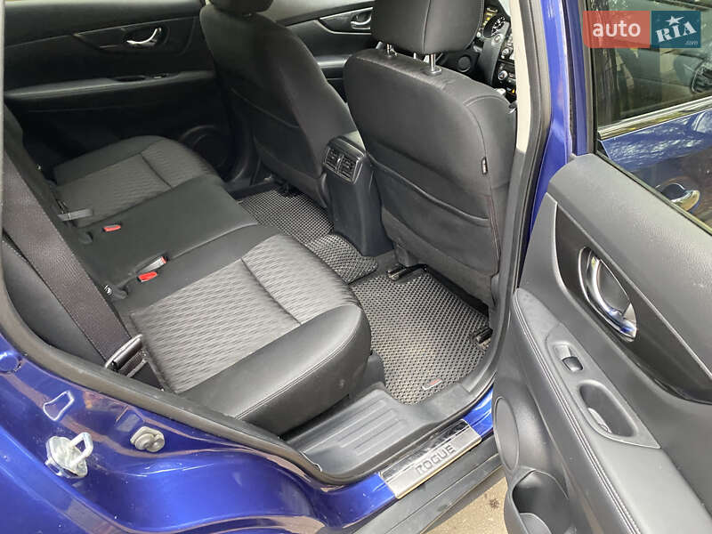 Позашляховик / Кросовер Nissan Rogue 2017 в Сумах
