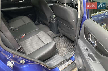 Внедорожник / Кроссовер Nissan Rogue 2017 в 
