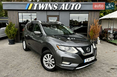 Внедорожник / Кроссовер Nissan Rogue 2017 в 