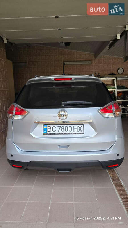 Позашляховик / Кросовер Nissan Rogue 2015 в Винниках