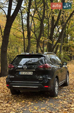 Внедорожник / Кроссовер Nissan Rogue 2018 в 
