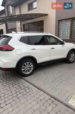 Внедорожник / Кроссовер Nissan Rogue 2017 в 