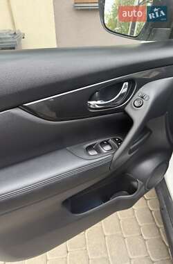 Внедорожник / Кроссовер Nissan Rogue 2017 в 