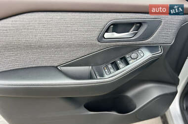 Внедорожник / Кроссовер Nissan Rogue 2023 в 