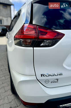Внедорожник / Кроссовер Nissan Rogue 2017 в 