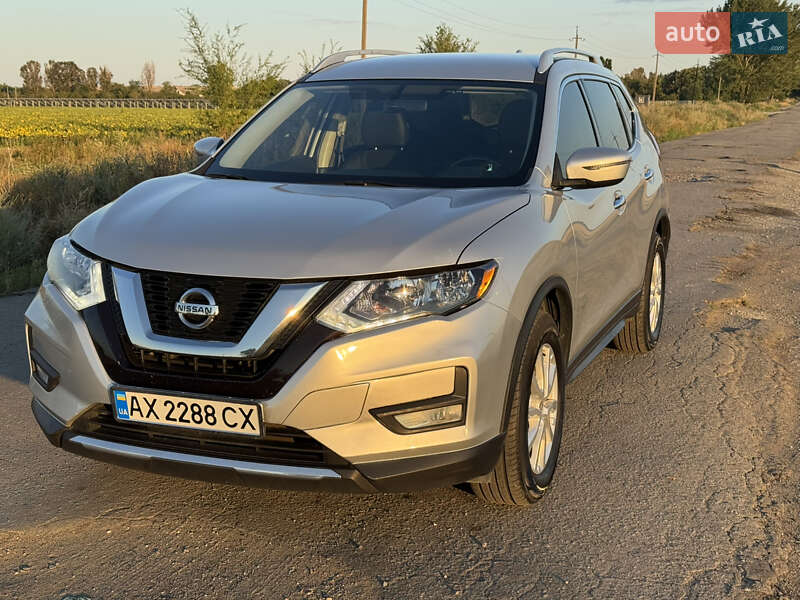 Внедорожник / Кроссовер Nissan Rogue 2016 в Днепре