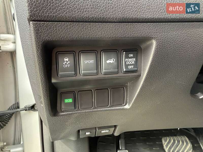 Позашляховик / Кросовер Nissan Rogue 2015 в Києві фото 18 Позашляховик / Кросовер Nissan Rogue 2015 в Києві