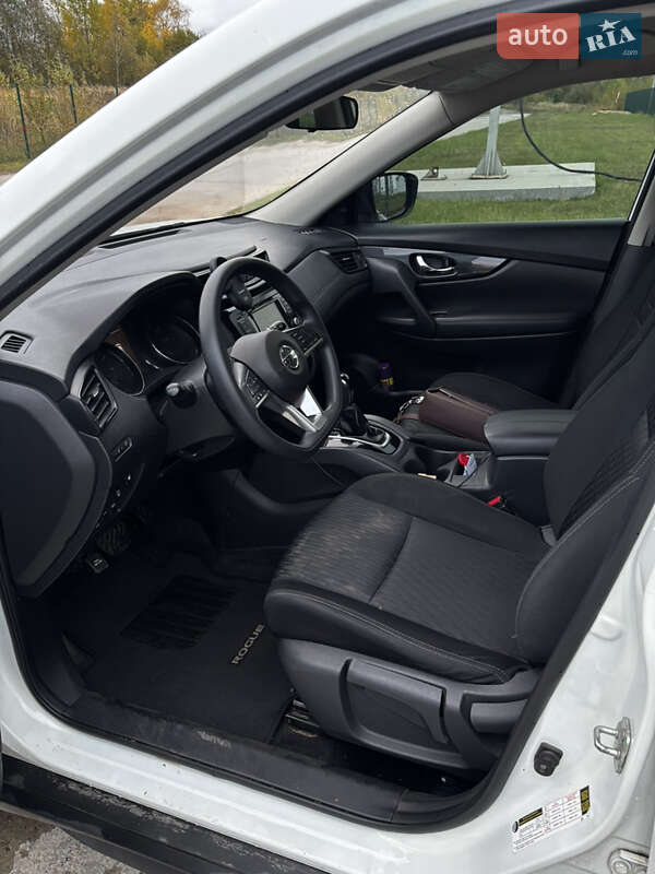 Внедорожник / Кроссовер Nissan Rogue 2018 в Коростене