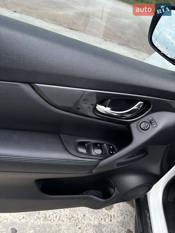 Внедорожник / Кроссовер Nissan Rogue 2018 в Коростене