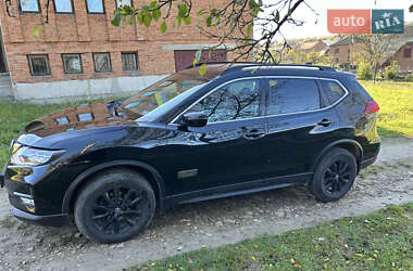 Внедорожник / Кроссовер Nissan Rogue 2016 в 