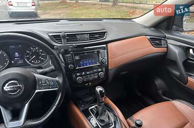 Внедорожник / Кроссовер Nissan Rogue 2018 в 