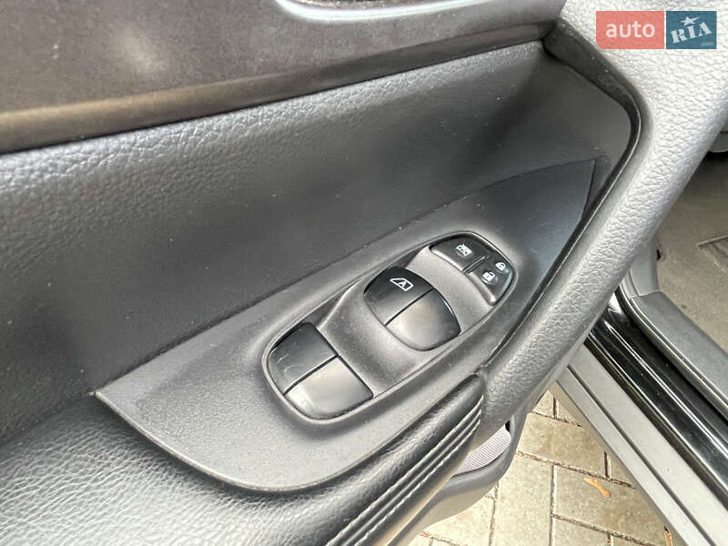 Позашляховик / Кросовер Nissan Rogue 2014 в Миколаєві