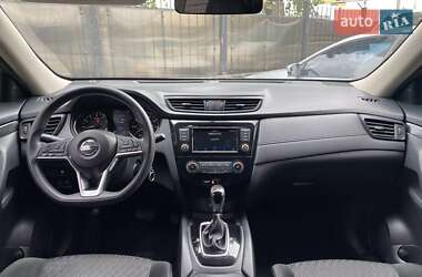 Внедорожник / Кроссовер Nissan Rogue 2018 в 