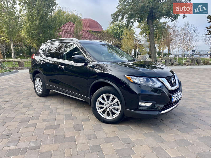 Внедорожник / Кроссовер Nissan Rogue 2017 в 