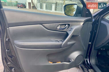 Внедорожник / Кроссовер Nissan Rogue 2017 в 