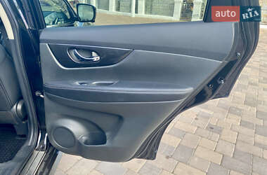 Внедорожник / Кроссовер Nissan Rogue 2017 в 