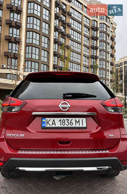 Внедорожник / Кроссовер Nissan Rogue 2017 в 