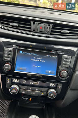 Внедорожник / Кроссовер Nissan Rogue 2017 в 