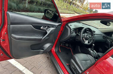 Внедорожник / Кроссовер Nissan Rogue 2017 в 