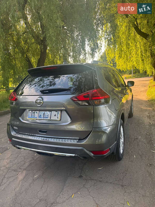 Внедорожник / Кроссовер Nissan Rogue 2017 в Ровно