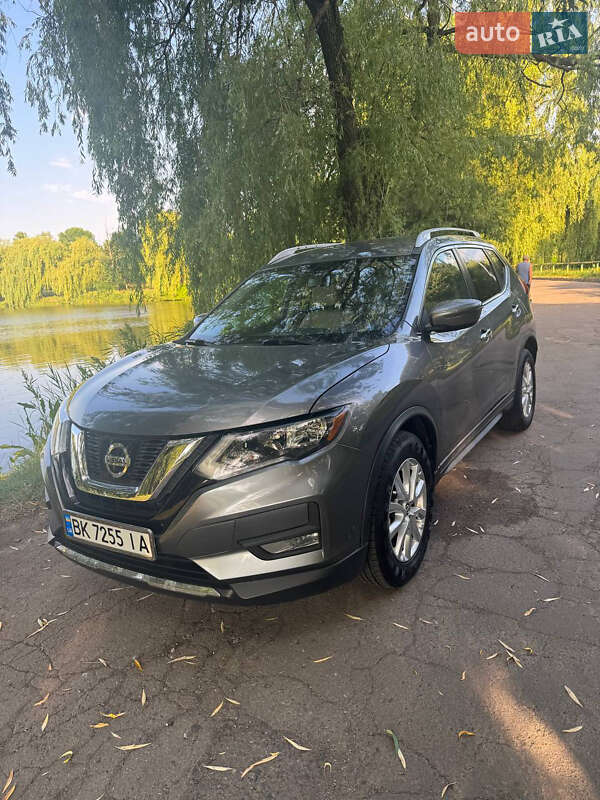 Внедорожник / Кроссовер Nissan Rogue 2017 в Ровно