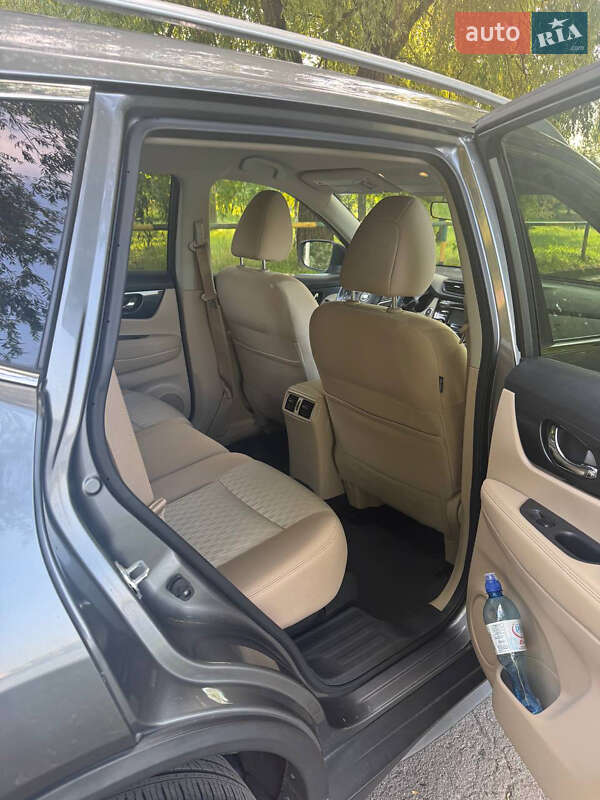 Внедорожник / Кроссовер Nissan Rogue 2017 в Ровно