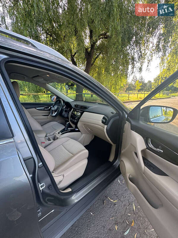 Внедорожник / Кроссовер Nissan Rogue 2017 в Ровно