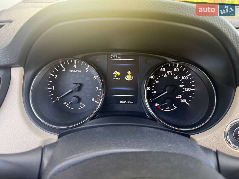 Внедорожник / Кроссовер Nissan Rogue 2017 в Ровно