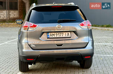 Внедорожник / Кроссовер Nissan Rogue 2016 в 