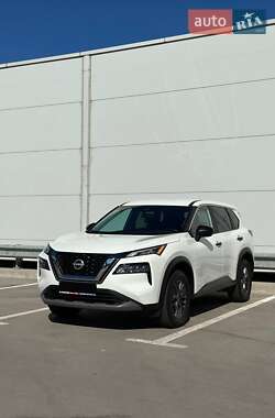 Внедорожник / Кроссовер Nissan Rogue 2023 в 