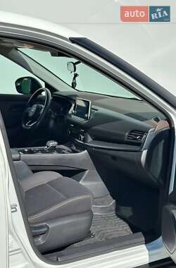 Внедорожник / Кроссовер Nissan Rogue 2023 в 