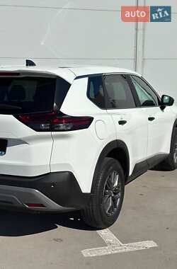 Внедорожник / Кроссовер Nissan Rogue 2023 в 