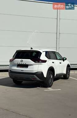 Внедорожник / Кроссовер Nissan Rogue 2023 в 
