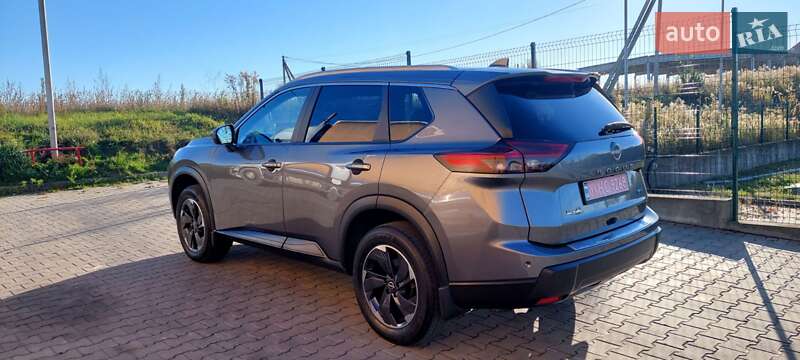 Внедорожник / Кроссовер Nissan Rogue 2024 в Луцке