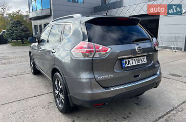 Позашляховик / Кросовер Nissan Rogue 2015 в 