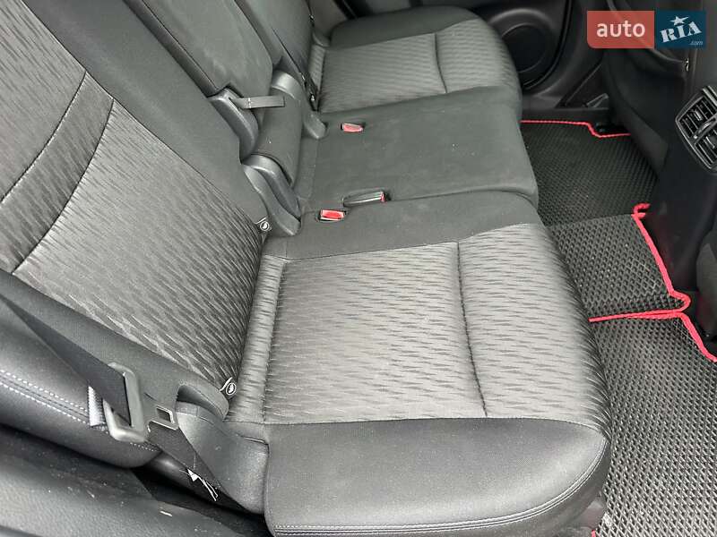 Позашляховик / Кросовер Nissan Rogue 2016 в Києві фото 15 Позашляховик / Кросовер Nissan Rogue 2016 в Києві