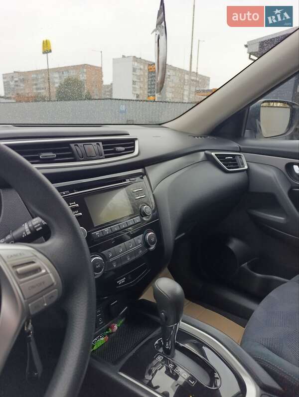 Внедорожник / Кроссовер Nissan Rogue 2016 в Александрие