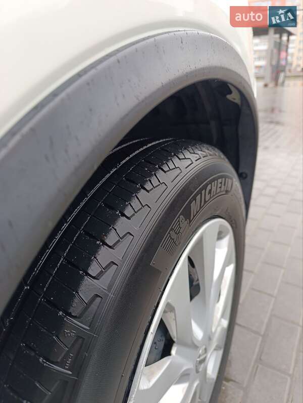 Внедорожник / Кроссовер Nissan Rogue 2016 в Александрие