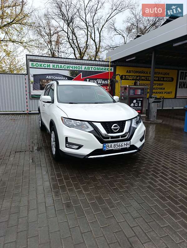 Внедорожник / Кроссовер Nissan Rogue 2016 в Александрие