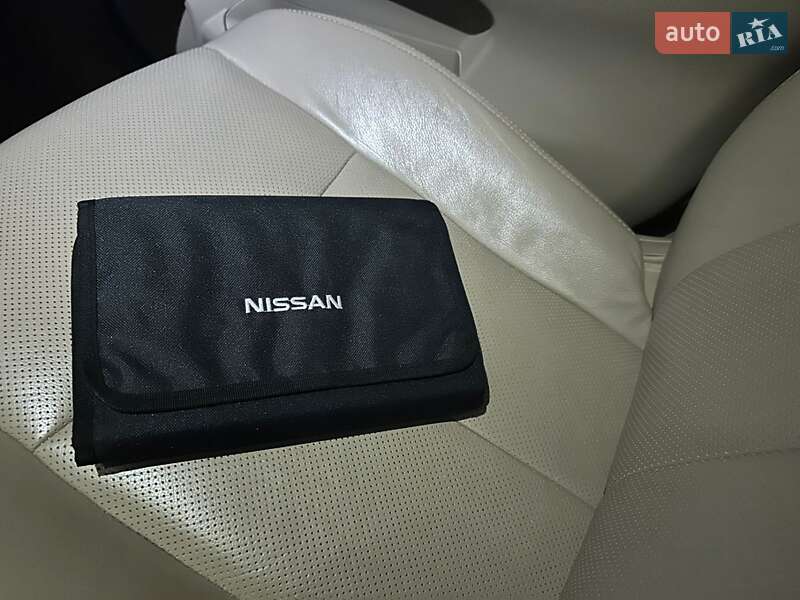 Внедорожник / Кроссовер Nissan Rogue 2016 в Надворной