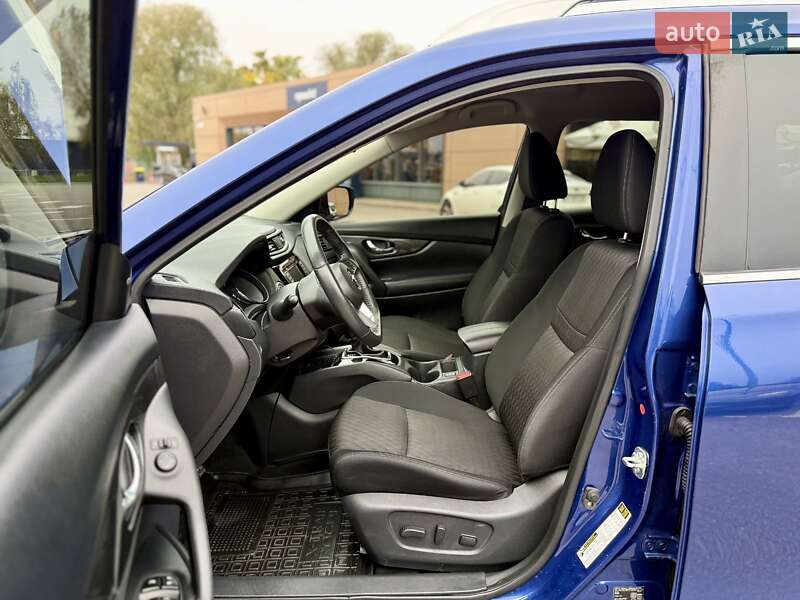 Позашляховик / Кросовер Nissan Rogue 2017 в Києві