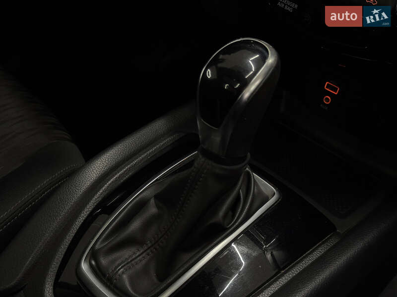 Позашляховик / Кросовер Nissan Rogue 2017 в Миколаєві