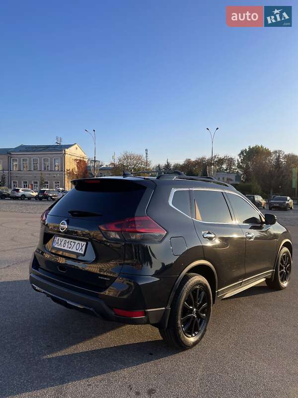 Внедорожник / Кроссовер Nissan Rogue 2017 в Глинном