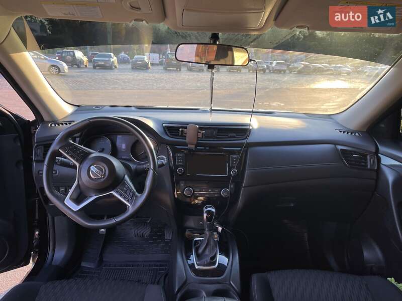 Внедорожник / Кроссовер Nissan Rogue 2017 в Глинном