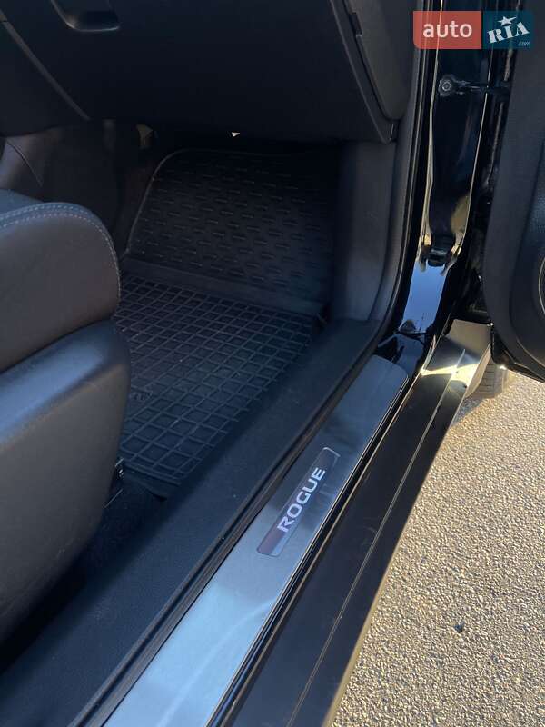 Внедорожник / Кроссовер Nissan Rogue 2017 в Глинном